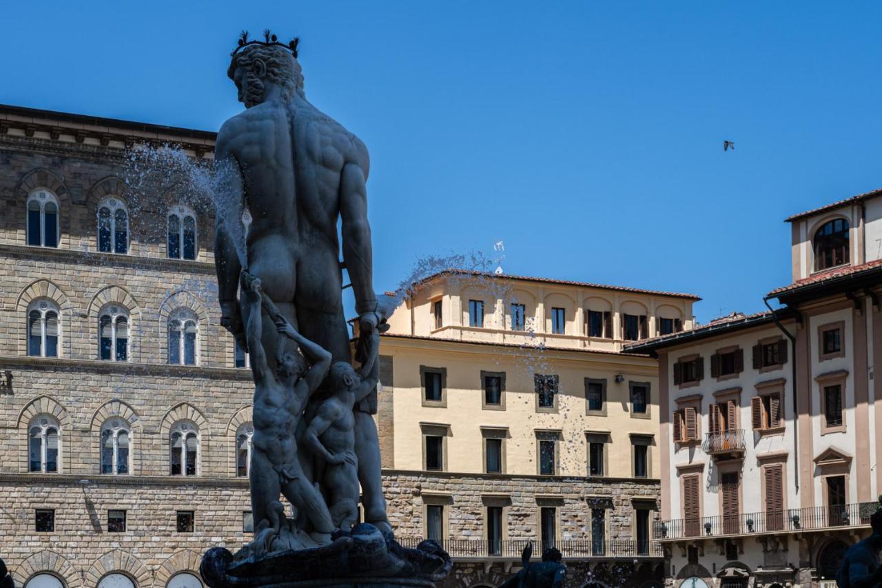 Apartments Florence - Palazzo Signoria Luxury Apartments 10- Giuditta Luaran gambar